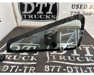 International WorkStar Door Vent Glass