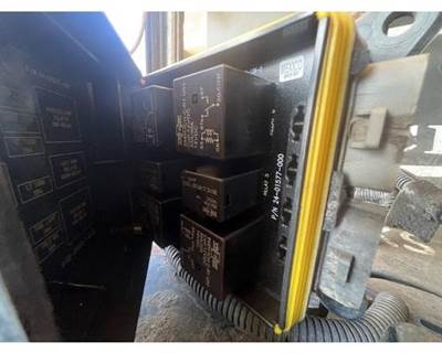2008 Freightliner M2 106 Chassis Fuse Box Assembly