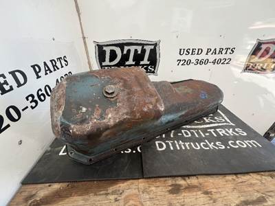 International DT466E Engine Oil Pan for a International 4700