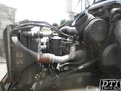 Caterpillar 3126 Engine for a Peterbilt 330