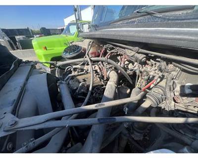 Freightliner M2 106 Engine