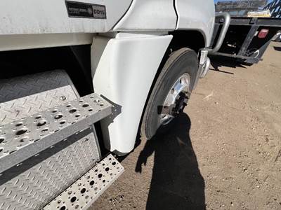 Freightliner Cascadia Right Fender Extension