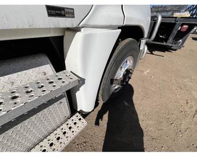Freightliner Cascadia Right Fender Extension