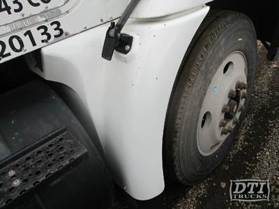 International 9100i Right Fender Extension