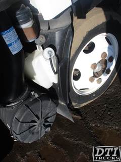 Isuzu NPR Right Fender Extension