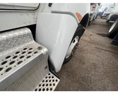 Kenworth T370 Right Fender Extension
