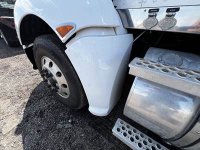 Kenworth T680 Left Fender Extension