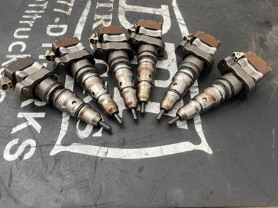 Caterpillar 3126 Fuel Injector for a Freightliner FL60