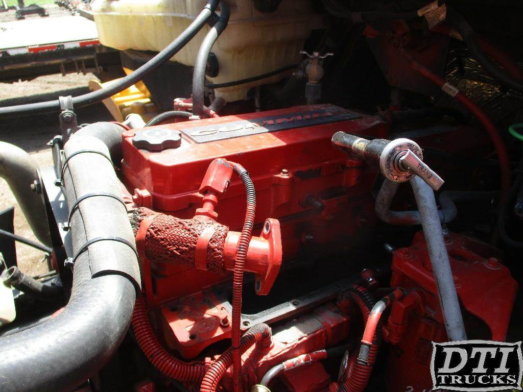 2014 Cummins ISB Fuel Injector for a Thomas Built Bu SAFTLINER ER For