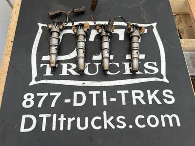 International MaxxForce DT Fuel Injector for a International 4300