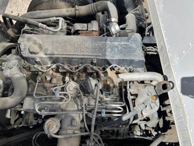 Isuzu 4HE1XS Fuel Injector for a Isuzu NPR