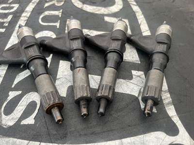 Isuzu 4HK1TC Fuel Injector for a Isuzu NPR