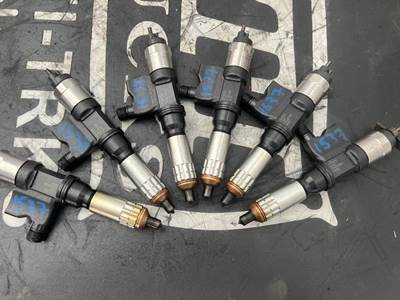 Isuzu 4HK1TC Fuel Injector for a Chevrolet C6500