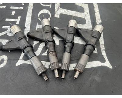 Isuzu 4HK1TC Fuel Injector for a Isuzu NPR