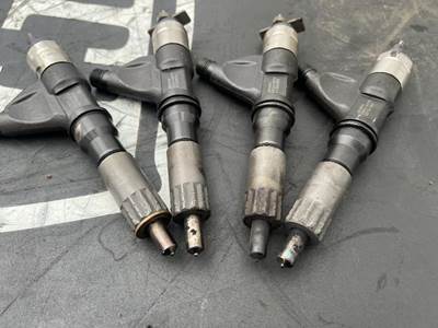 Isuzu 4JJ1-TC Fuel Injector for a Isuzu NPR