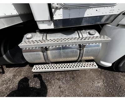 Kenworth T680 Right Fuel Tank