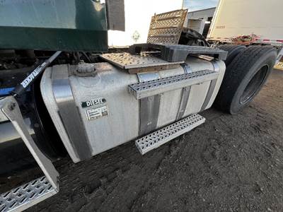 Mack Pinnacle CXU612 Fuel Tank for a Mack CXU612