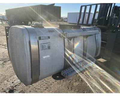 Mack Pinnacle CXU612 Fuel Tank for a Mack CXU612