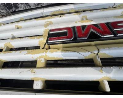 Used 2005 Chevrolet C4 Grille Assembly