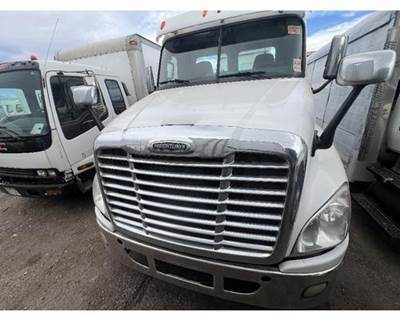 Used 2012 Freightliner Cascadia Grille Assembly