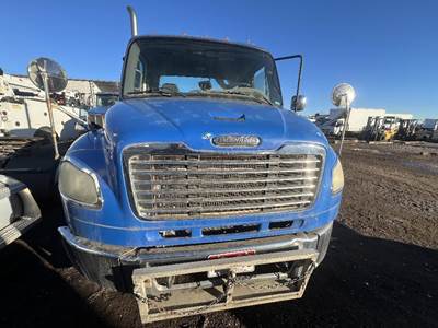 Freightliner M2 106 Grille