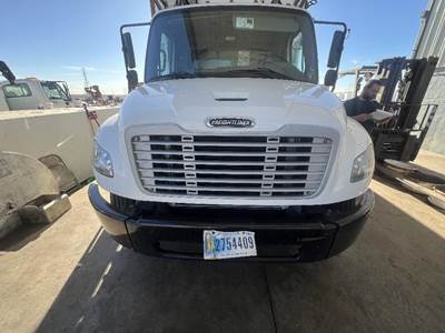 Freightliner M2 106 Grille