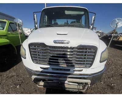 Freightliner M2 106 Grille