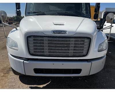 Freightliner M2 106 Grille