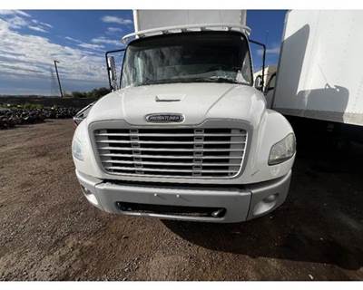 Freightliner M2 106 Grille