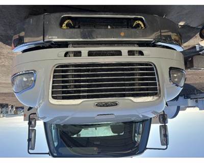 Freightliner M2 106 Grille
