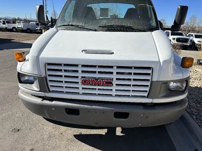 GMC C5500 Grille