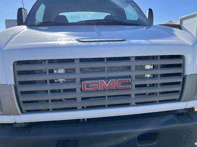 GMC C5500 Grille
