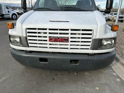 GMC C5500 Grille