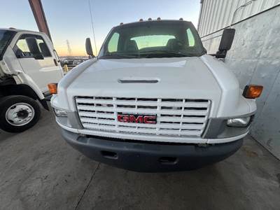GMC C5500 Grille