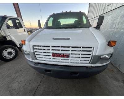 GMC C5500 Grille