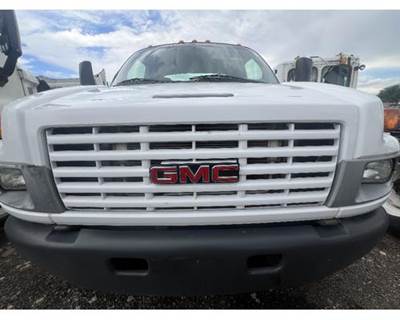 GMC C5500 Grille