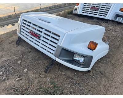 GMC C5500 Grille
