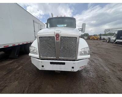 Used 2015 Kenworth T800 Grille Assembly