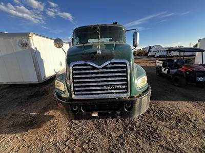 Mack Pinnacle CXU612 Grille for a Mack CXU612