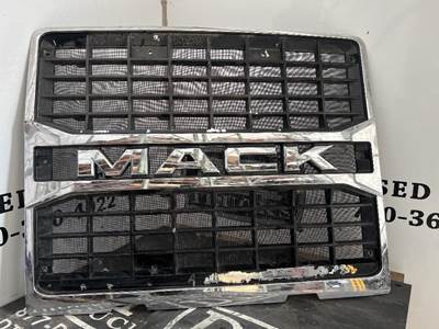 Mack Pinnacle CXU612 Grille for a Mack CXU612