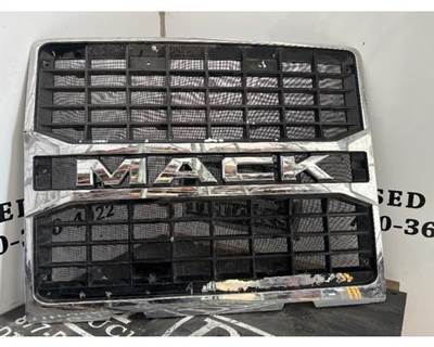 Used 2022 Mack Pinnacle CXU612 Grille Assembly for Mack CXU612