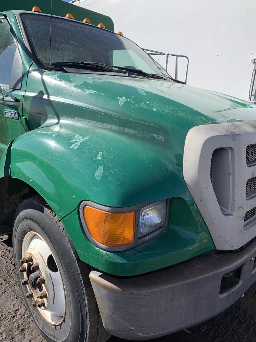 2007 Ford F650 Right Headlight Assembly for a Ford F650 For Sale