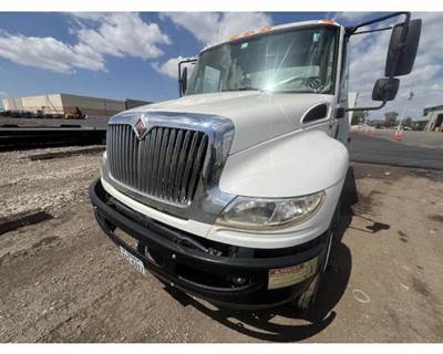 International 4400 Headlight Assembly
