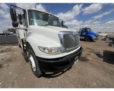 International 4400 Right Headlight Assembly