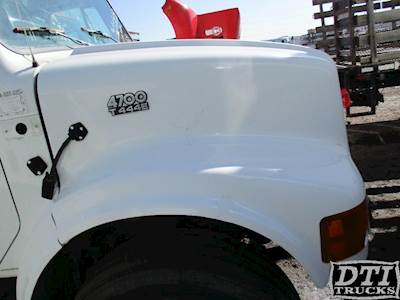 2001 International 4700 Hood For Sale | Kankakee, IL | 240265-2 - Foto 4