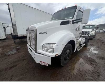 2015 Kenworth T800 Complete Hood Assembly with Grill and Headlights