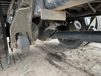 International 4300 Right Hub