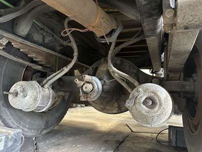 International 4300 Right Hub