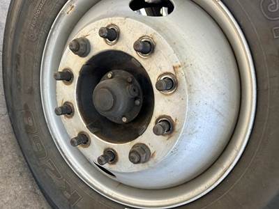 International 4300 Hub