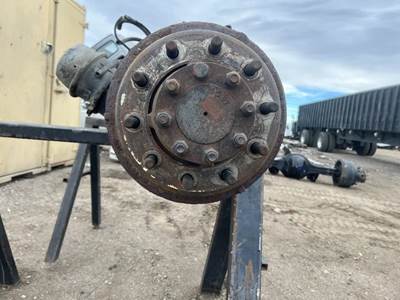 International 4300 Hub